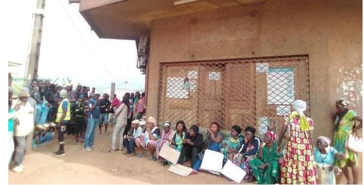 Manifestation contre ENEO à Bafang